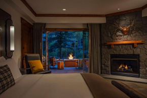 Luxury Hotel Room With King Bed In Lionshead Village